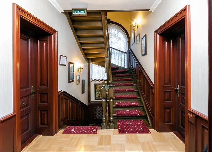 ホテル Stanislavskyi リヴィウ